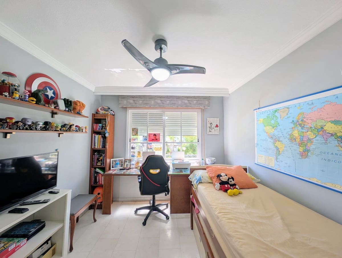 3 sypialnia Dom na sprzedaż w Nueva Andalucia z basenem garażem - 679 000 € (Ref: 9186280)