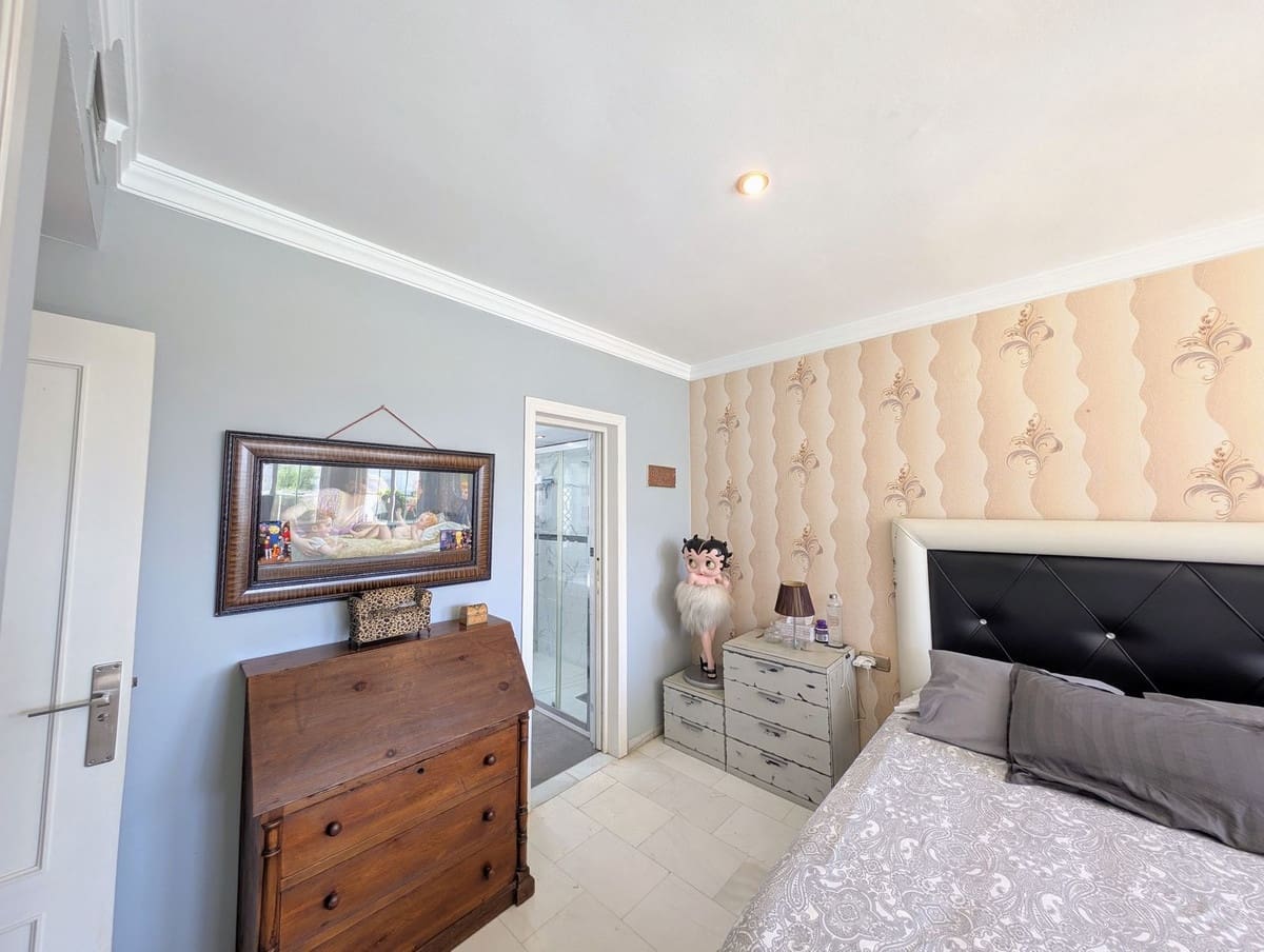 3 sypialnia Dom na sprzedaż w Nueva Andalucia z basenem garażem - 679 000 € (Ref: 9186280)