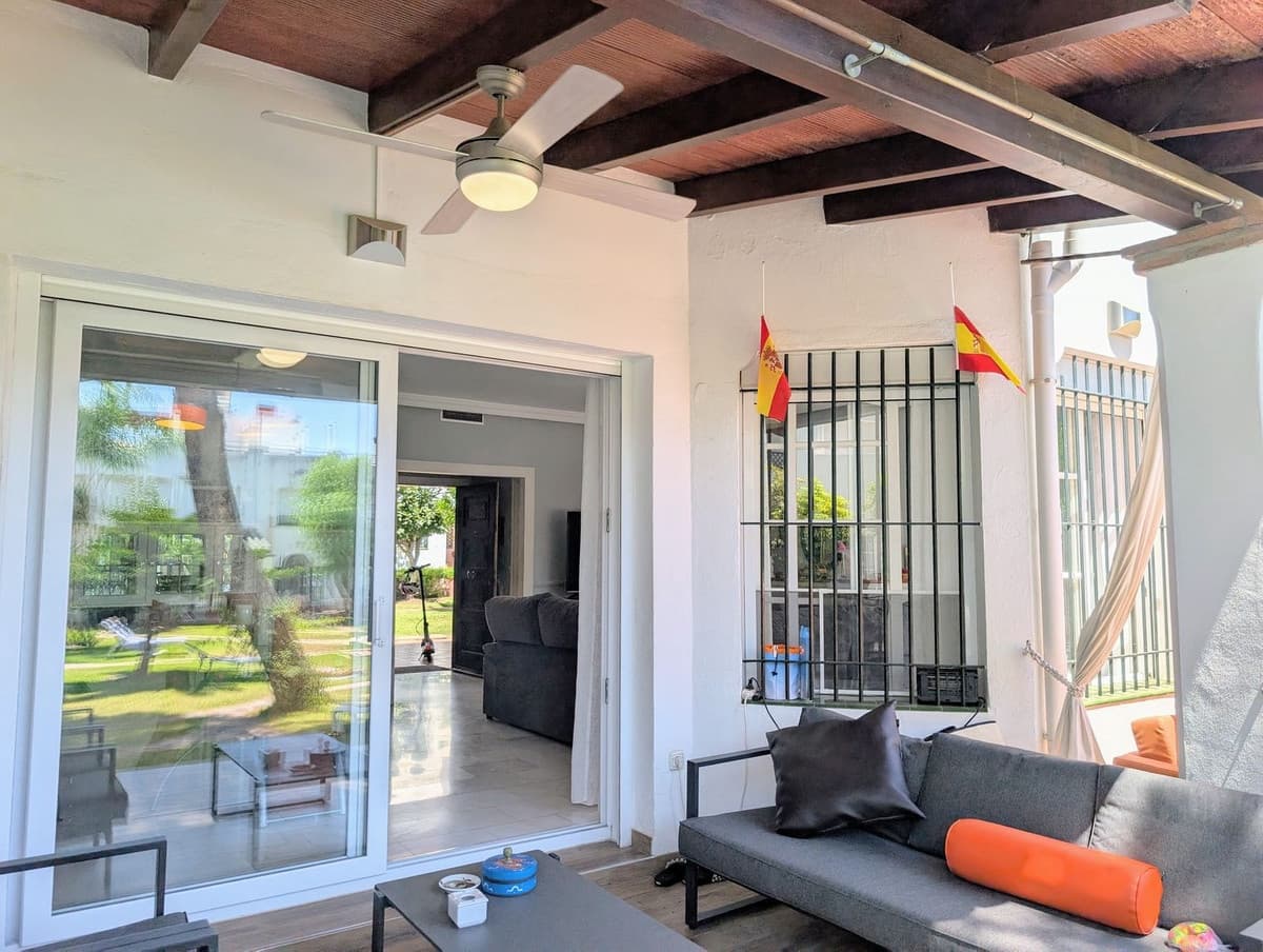 3 sypialnia Dom na sprzedaż w Nueva Andalucia z basenem garażem - 679 000 € (Ref: 9186280)