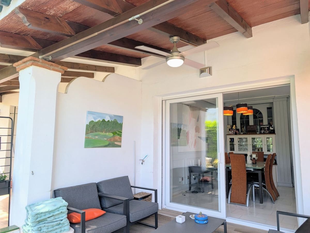 3 sypialnia Dom na sprzedaż w Nueva Andalucia z basenem garażem - 679 000 € (Ref: 9186280)