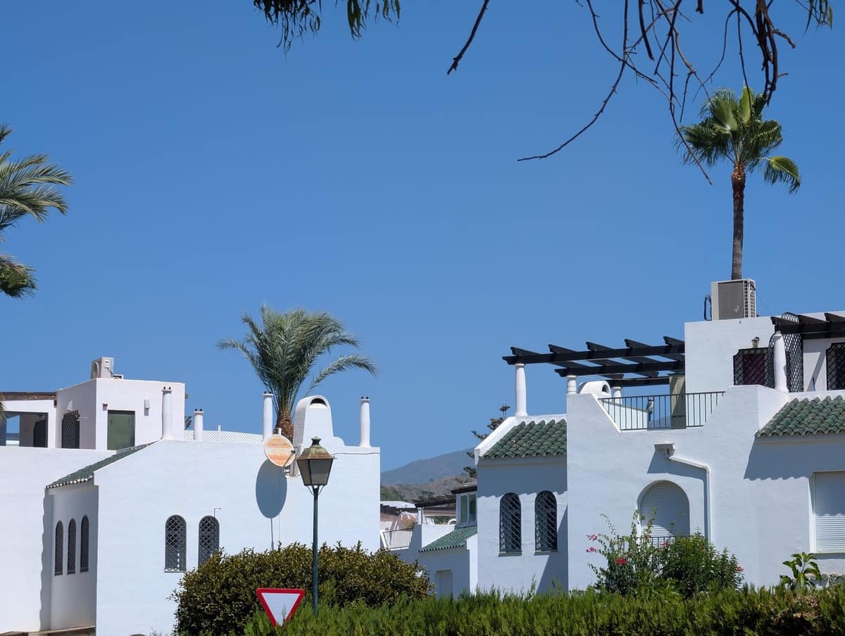 3 sypialnia Dom na sprzedaż w Nueva Andalucia z basenem garażem - 679 000 € (Ref: 9186280)