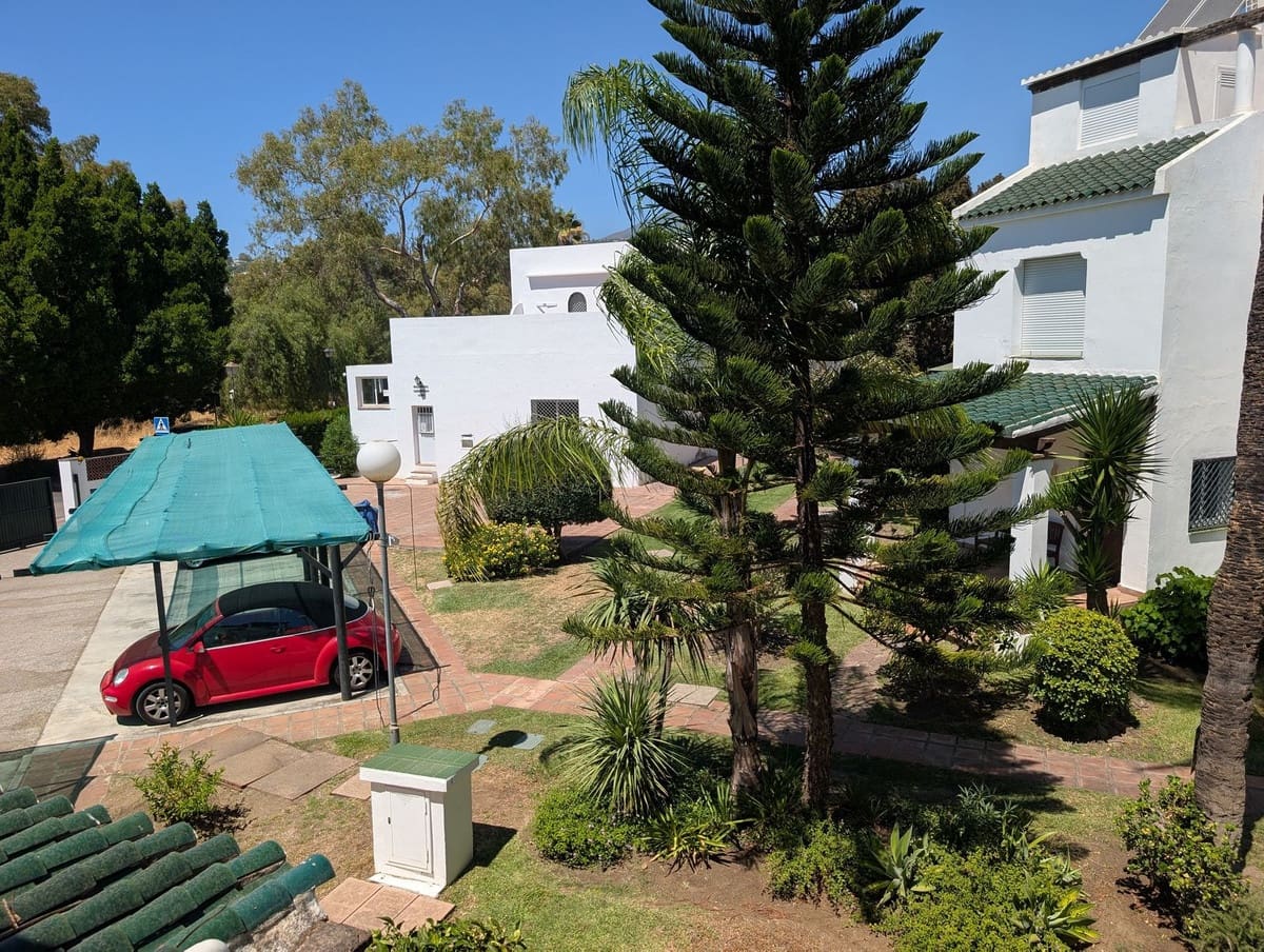 3 sypialnia Dom na sprzedaż w Nueva Andalucia z basenem garażem - 679 000 € (Ref: 9186280)