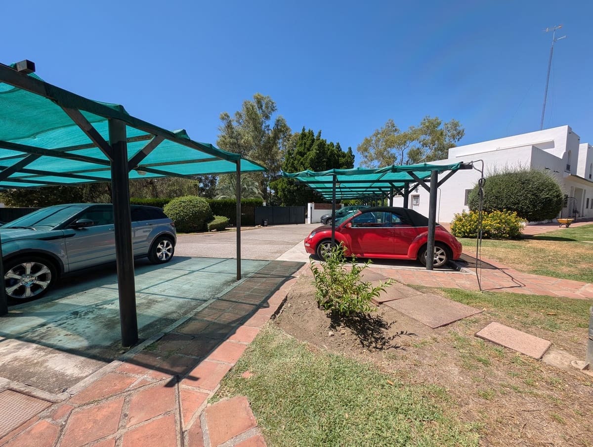 3 sypialnia Dom na sprzedaż w Nueva Andalucia z basenem garażem - 679 000 € (Ref: 9186280)