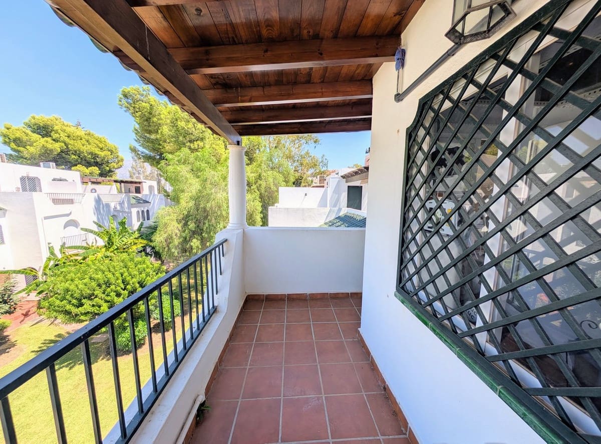 3 sypialnia Dom na sprzedaż w Nueva Andalucia z basenem garażem - 679 000 € (Ref: 9186280)