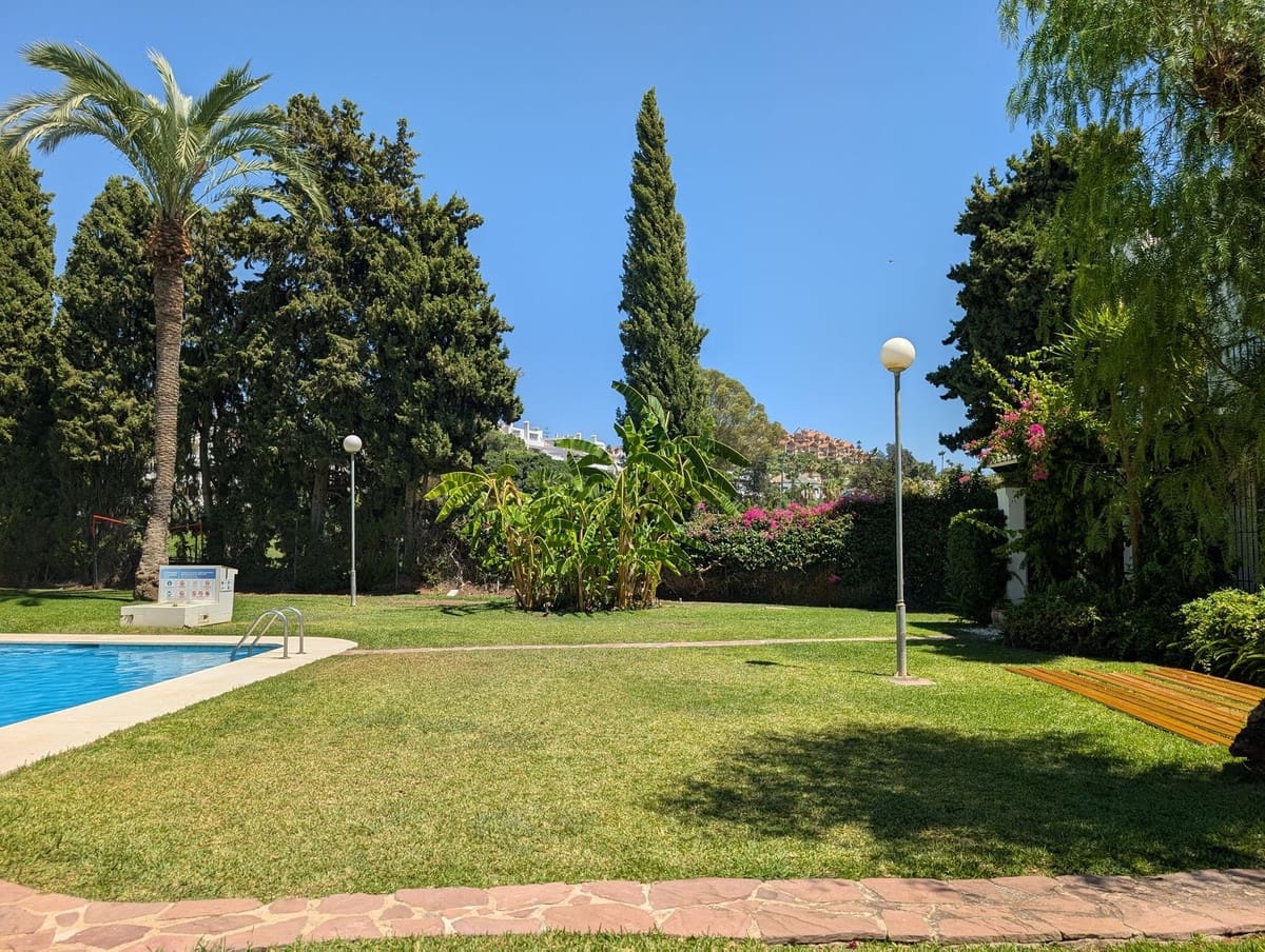 3 sypialnia Dom na sprzedaż w Nueva Andalucia z basenem garażem - 679 000 € (Ref: 9186280)