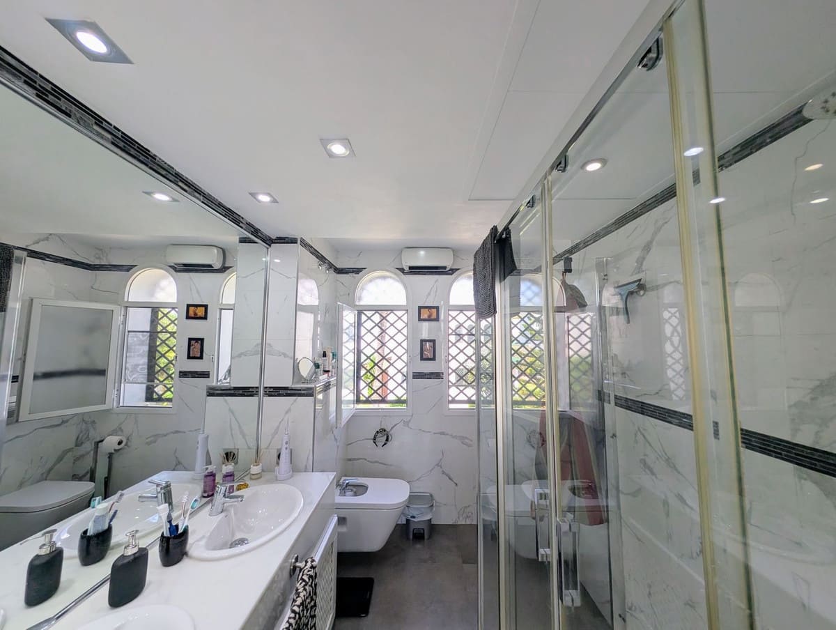 3 bedroom Townhouse for sale in Nueva Andalucia with pool garage - € 679,000 (Ref: 9186280)