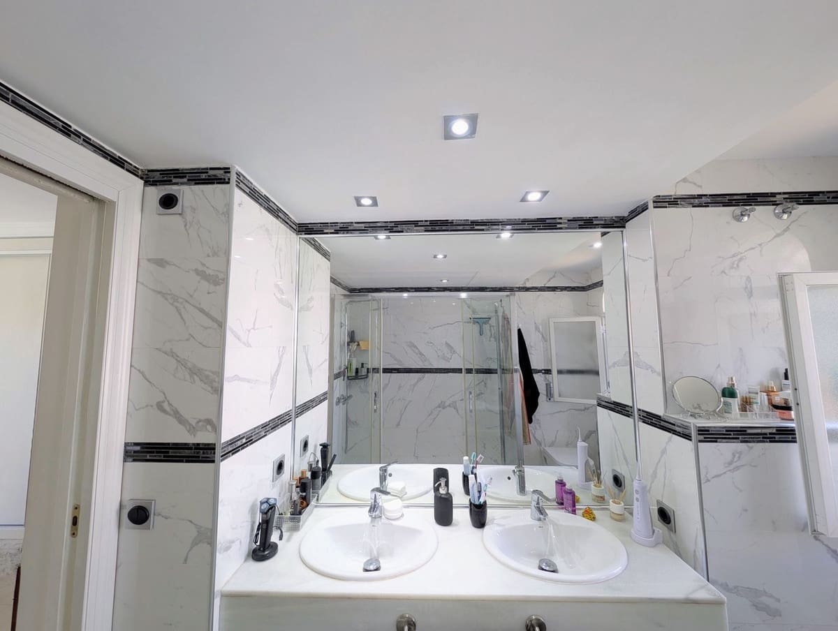 3 soveværelse Byhus til salg i Nueva Andalucia med swimmingpool garage - € 679.000 (Ref: 9186280)