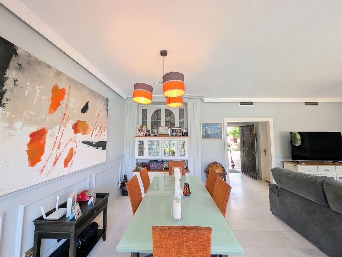 3 soveværelse Byhus til salg i Nueva Andalucia med swimmingpool garage - € 679.000 (Ref: 9186280)
