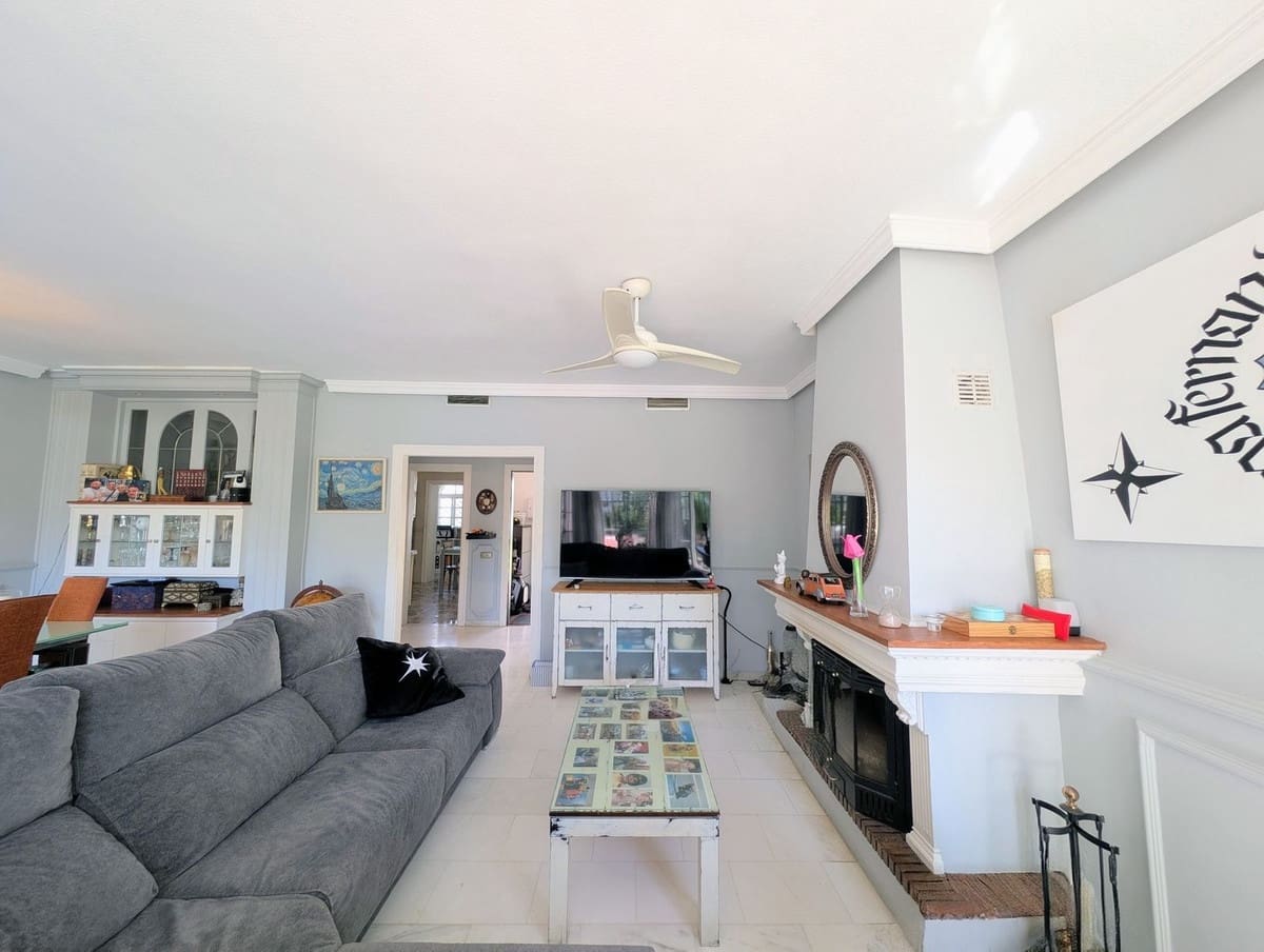 3 soveværelse Byhus til salg i Nueva Andalucia med swimmingpool garage - € 679.000 (Ref: 9186280)