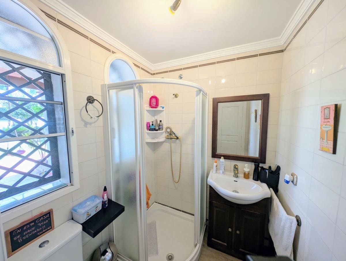 3 soveværelse Byhus til salg i Nueva Andalucia med swimmingpool garage - € 679.000 (Ref: 9186280)