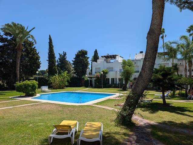 3 makuuhuone Omakotitalo myytävänä paikassa Nueva Andalucia, Marbella mukana uima-altaan 
autotalli - 679 000 € (Ref: 9186280)