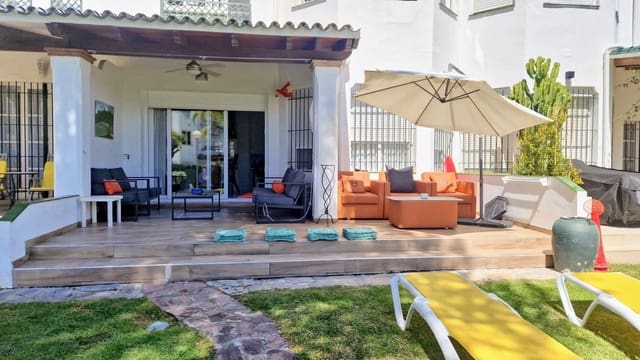 3 makuuhuone Omakotitalo myytävänä paikassa Nueva Andalucia, Marbella mukana uima-altaan 
autotalli - 679 000 € (Ref: 9186280)