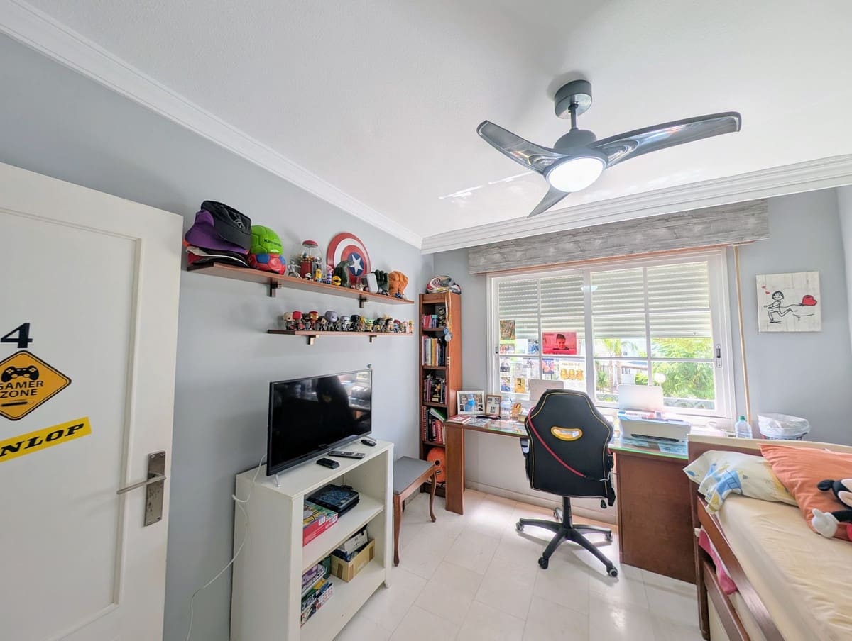 3 soveværelse Byhus til salg i Nueva Andalucia med swimmingpool garage - € 679.000 (Ref: 9186280)