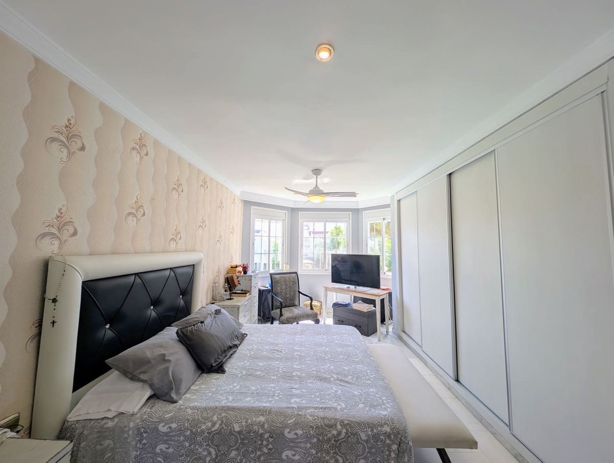 3 soveværelse Byhus til salg i Nueva Andalucia med swimmingpool garage - € 679.000 (Ref: 9186280)