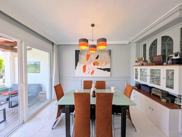 3 makuuhuone Omakotitalo myytävänä paikassa Nueva Andalucia, Marbella mukana uima-altaan 
autotalli - 679 000 € (Ref: 9186280)