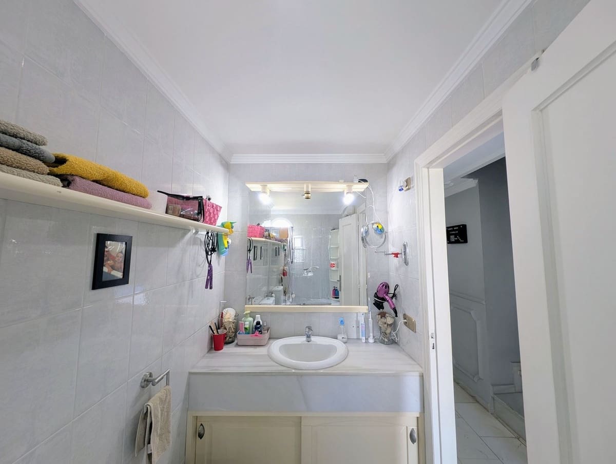 3 soveværelse Byhus til salg i Nueva Andalucia med swimmingpool garage - € 679.000 (Ref: 9186280)
