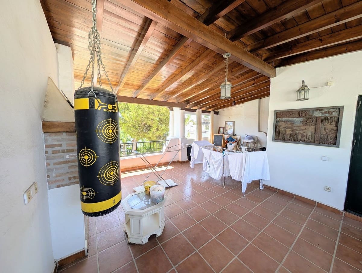3 soveværelse Byhus til salg i Nueva Andalucia med swimmingpool garage - € 679.000 (Ref: 9186280)