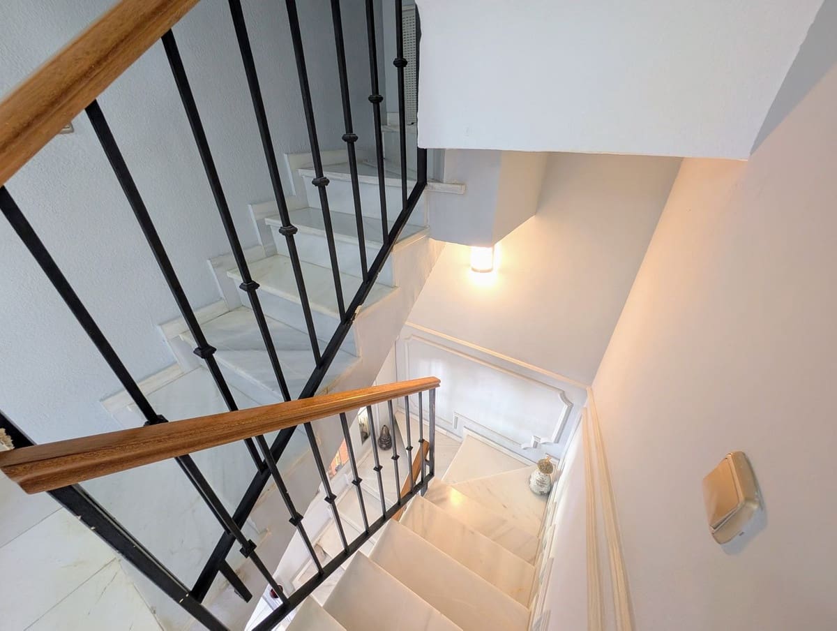 3 soveværelse Byhus til salg i Nueva Andalucia med swimmingpool garage - € 679.000 (Ref: 9186280)
