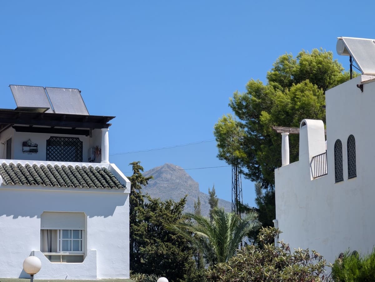 3 soveværelse Byhus til salg i Nueva Andalucia med swimmingpool garage - € 679.000 (Ref: 9186280)