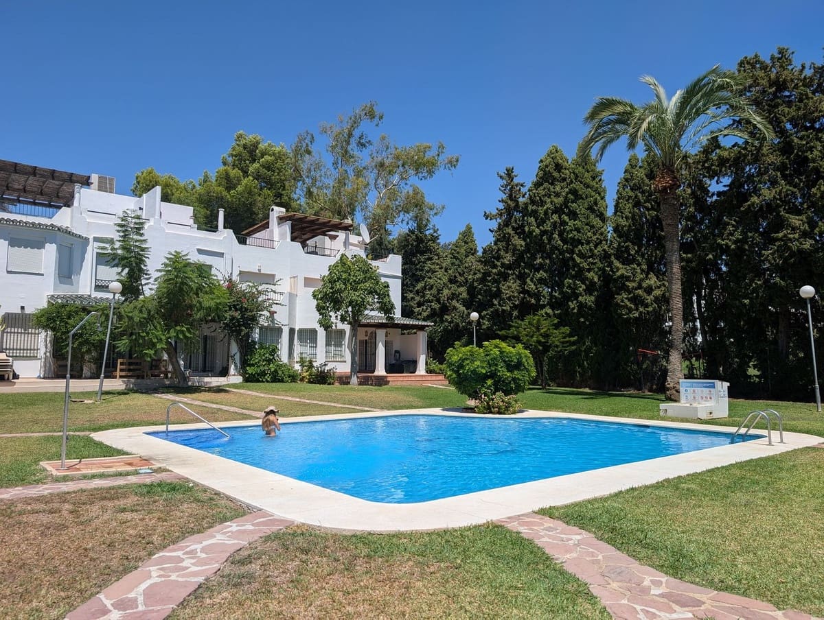 3 soveværelse Byhus til salg i Nueva Andalucia med swimmingpool garage - € 679.000 (Ref: 9186280)