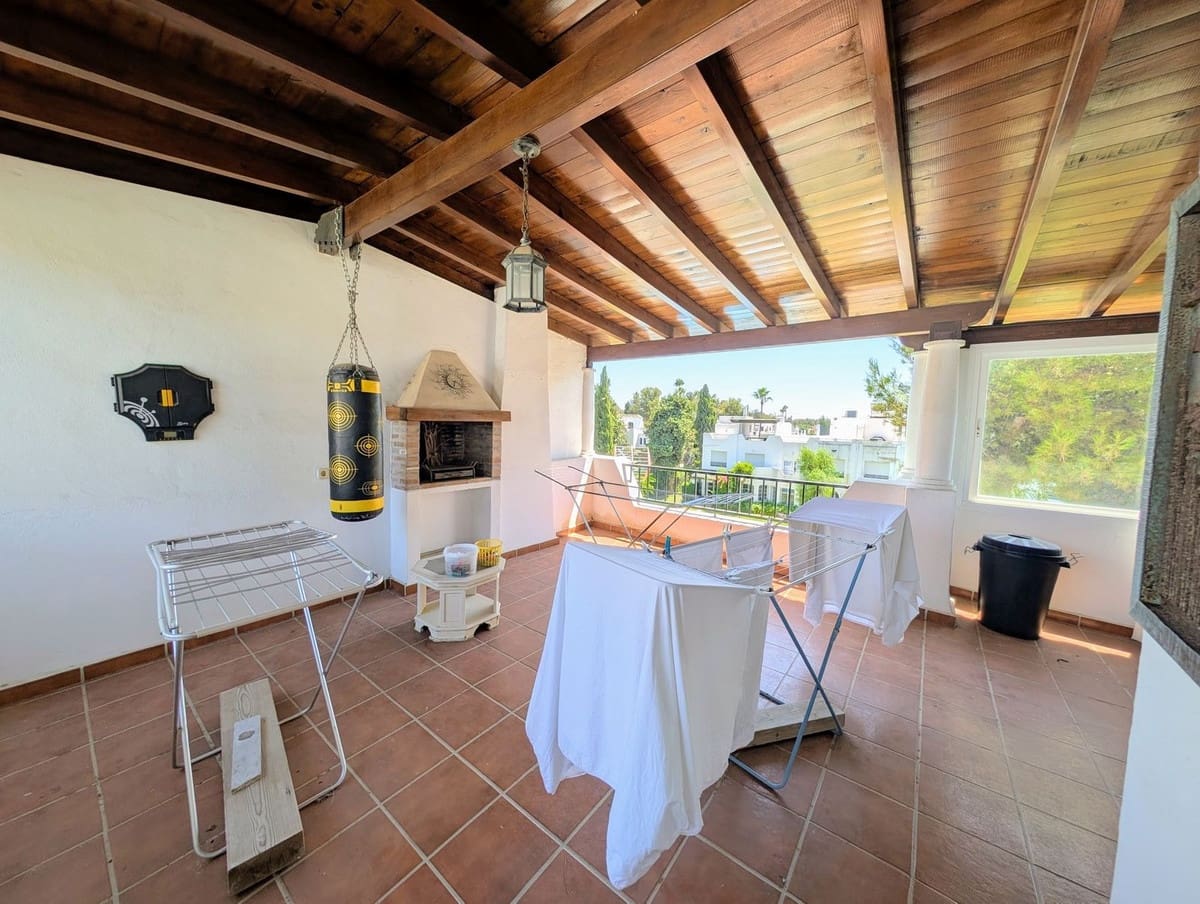 3 soveværelse Byhus til salg i Nueva Andalucia med swimmingpool garage - € 679.000 (Ref: 9186280)