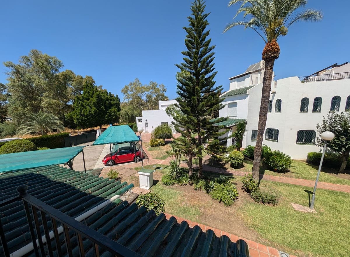 3 soveværelse Byhus til salg i Nueva Andalucia med swimmingpool garage - € 679.000 (Ref: 9186280)