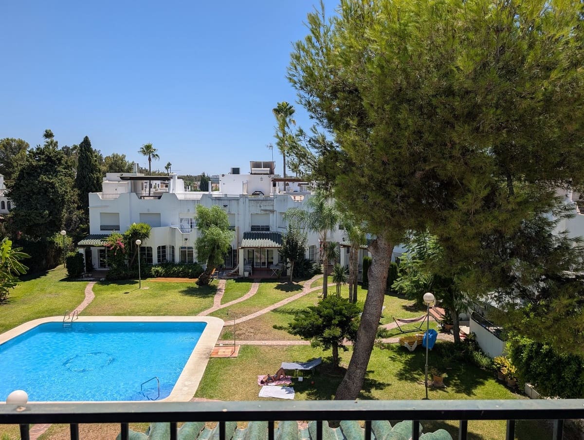 3 soveværelse Byhus til salg i Nueva Andalucia med swimmingpool garage - € 679.000 (Ref: 9186280)