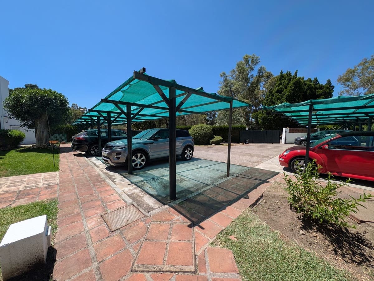 3 soveværelse Byhus til salg i Nueva Andalucia med swimmingpool garage - € 679.000 (Ref: 9186280)