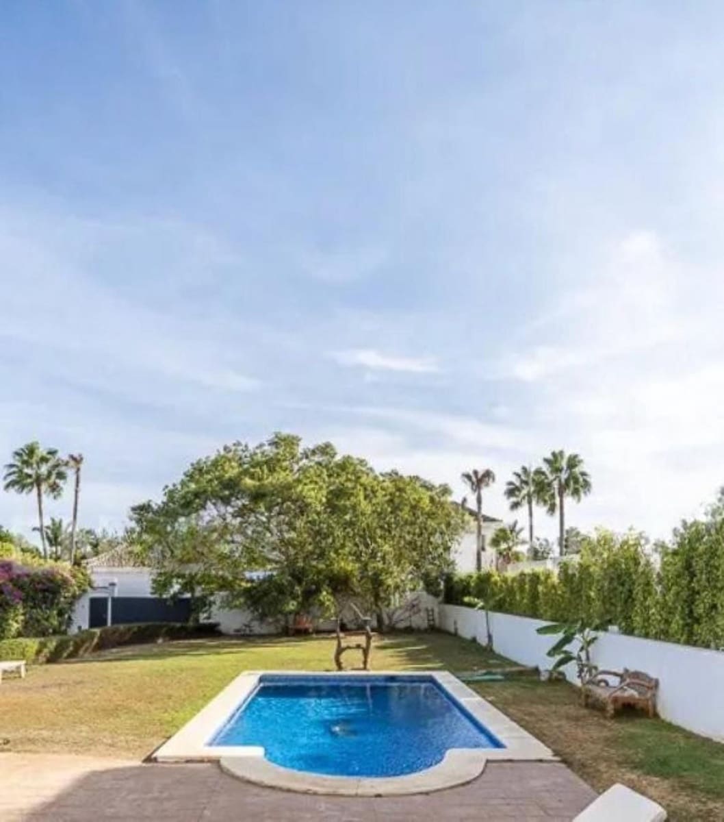 Chalet de 4 habitaciones en Guadalmina en venta con piscina garaje - 1.650.000 € (Ref: 9205260)