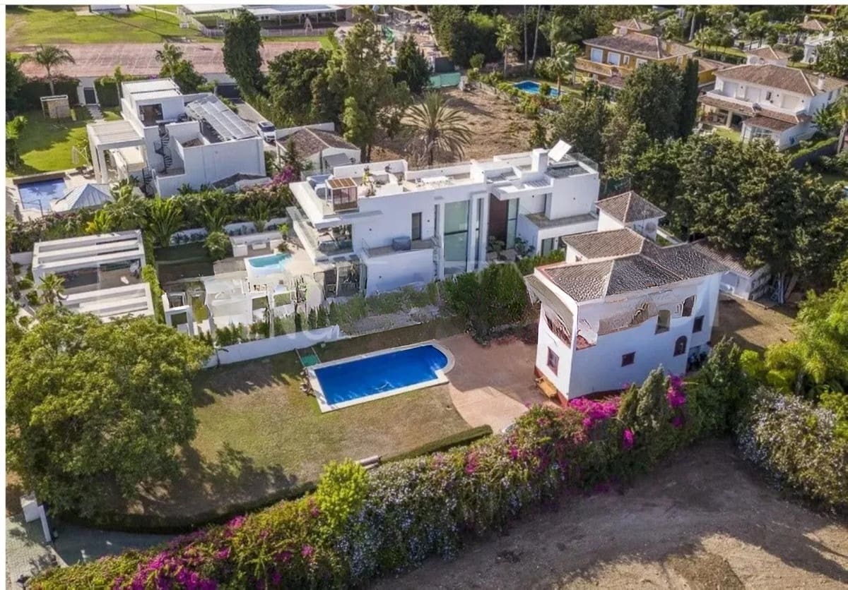 Chalet de 4 habitaciones en Guadalmina en venta con piscina garaje - 1.650.000 € (Ref: 9205260)