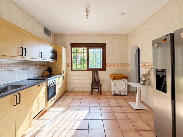 4 soverom Villa til salgs i Guadalmina Baja, Marbella med svømmebasseng garasje - € 1 895 000 (Ref: 9205260)