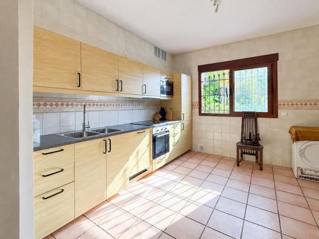 4 soverom Villa til salgs i Guadalmina Baja, Marbella med svømmebasseng garasje - € 1 895 000 (Ref: 9205260)