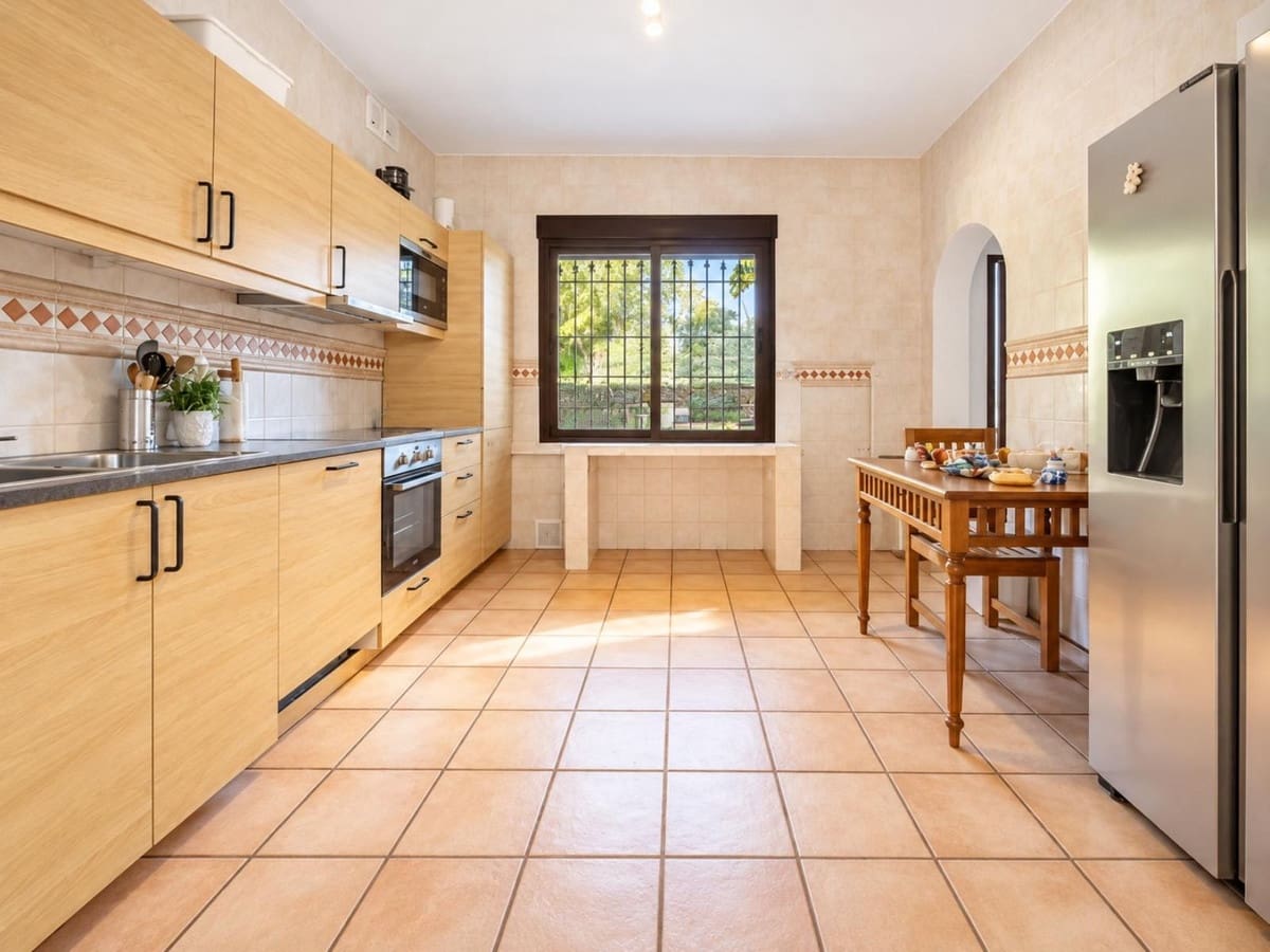 4 soveværelse Villa til salg i Guadalmina med swimmingpool garage - € 1.895.000 (Ref: 9205260)