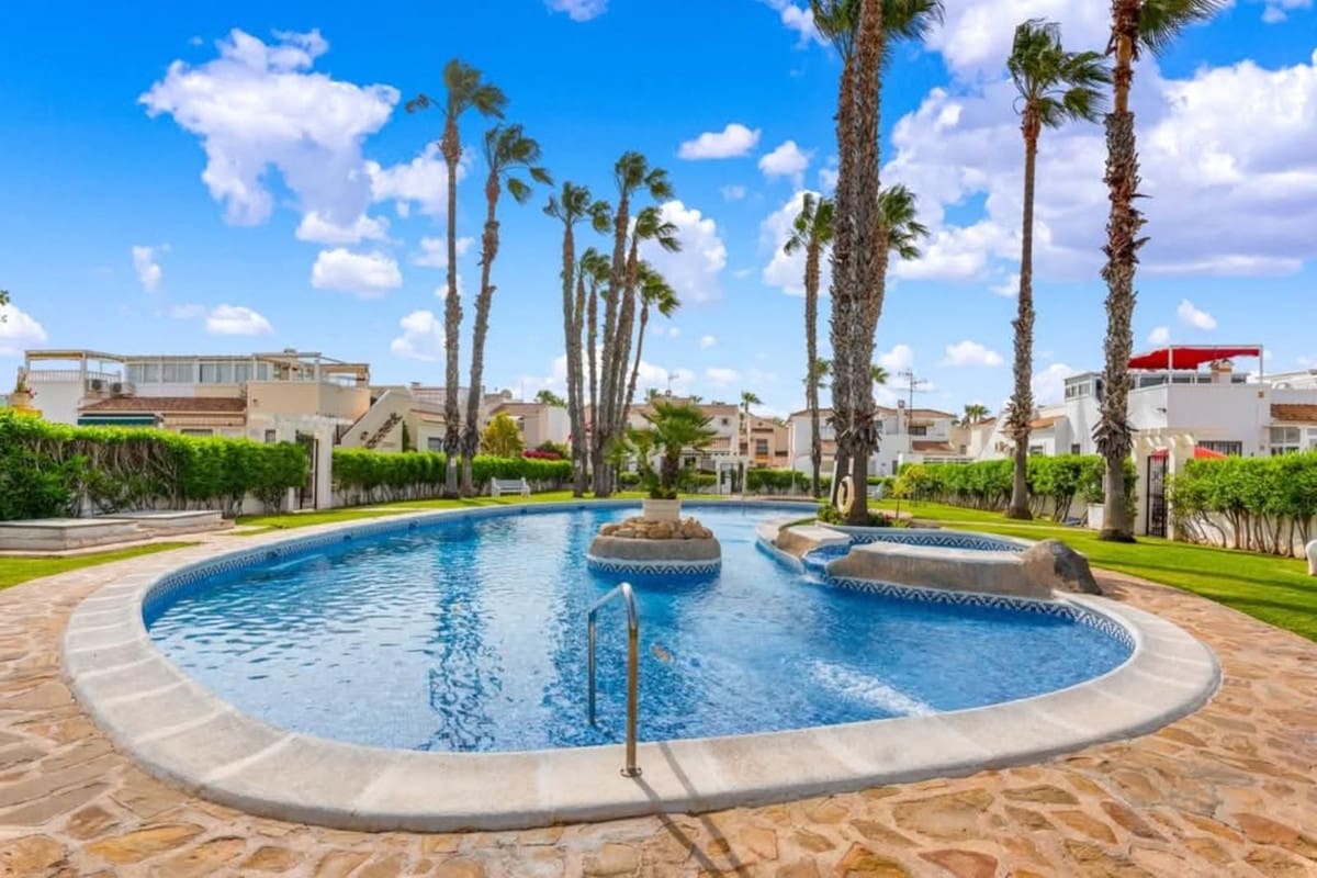 3 bedroom Terraced Villa for rent in Playa Flamenca with pool garage - € 1,050 (Ref: 9272978)