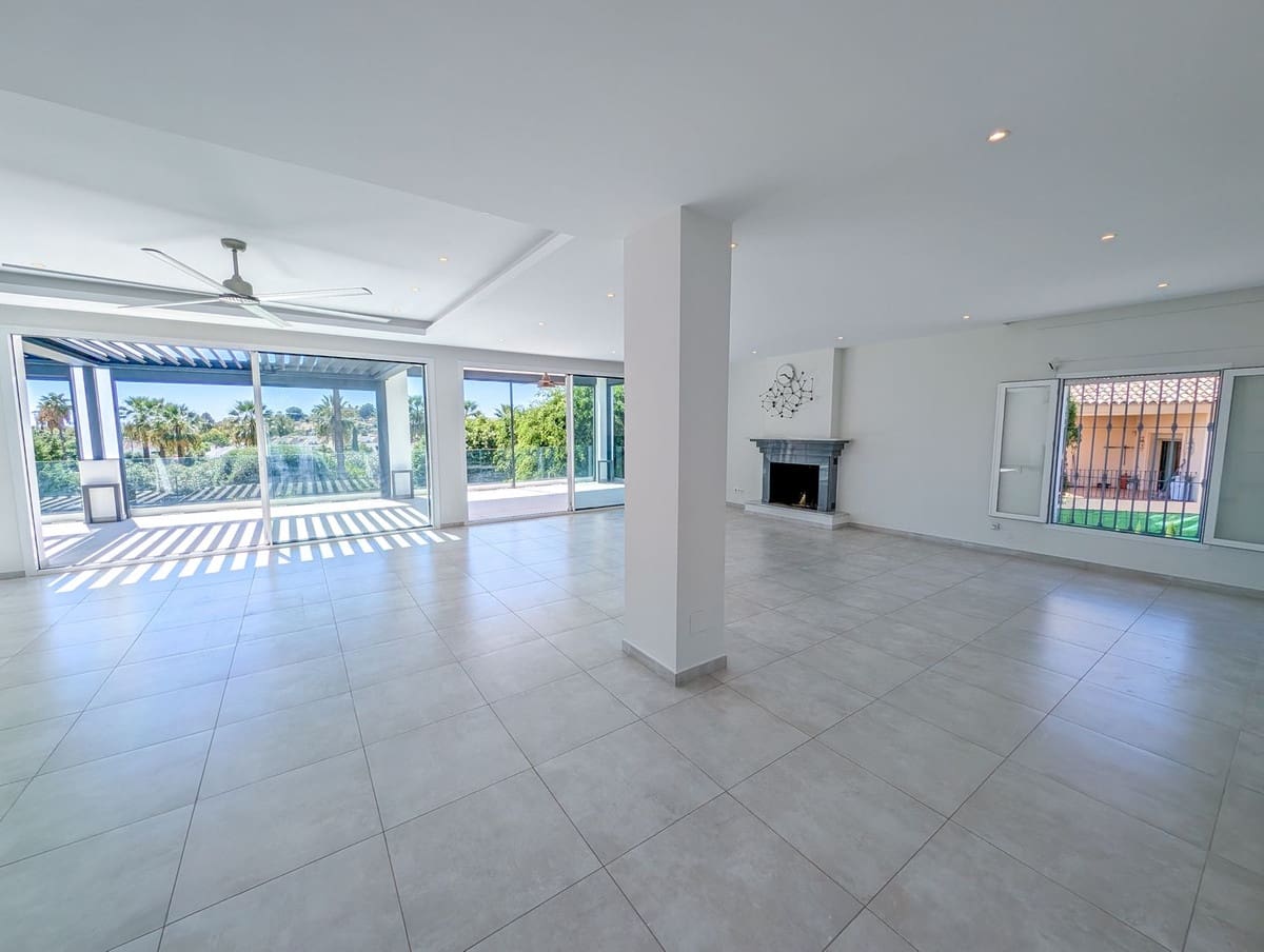 Chalet de 5 habitaciones en Nueva Andalucia en venta con piscina garaje - 3.490.000 € (Ref: 9306723)