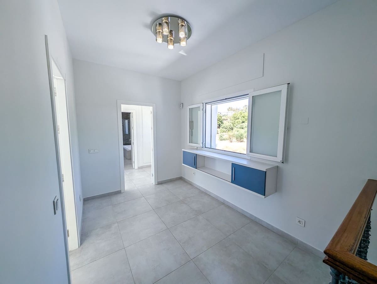 Chalet de 5 habitaciones en Nueva Andalucia en venta con piscina garaje - 3.490.000 € (Ref: 9306723)