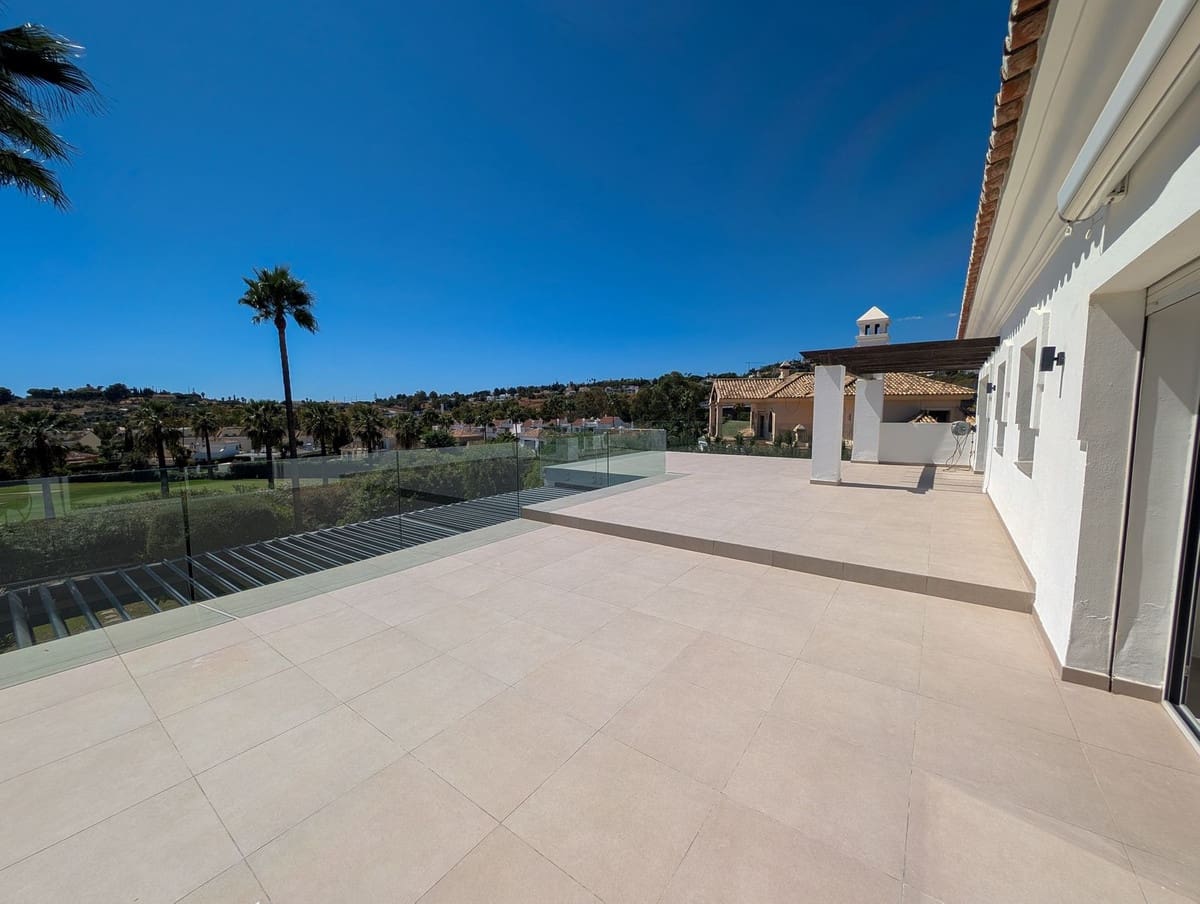 Chalet de 5 habitaciones en Nueva Andalucia en venta con piscina garaje - 3.490.000 € (Ref: 9306723)