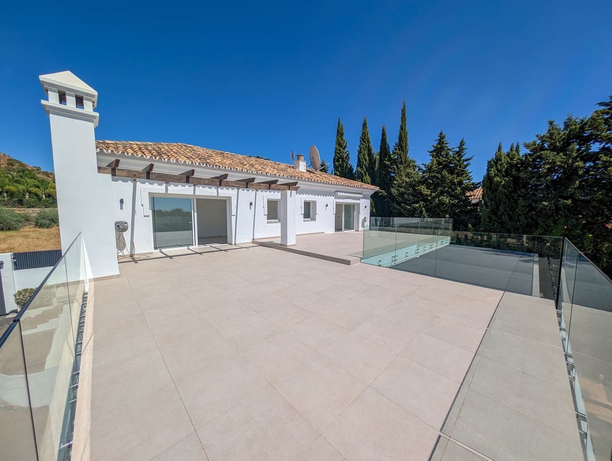 Chalet de 5 habitaciones en Nueva Andalucia en venta con piscina garaje - 3.490.000 € (Ref: 9306723)