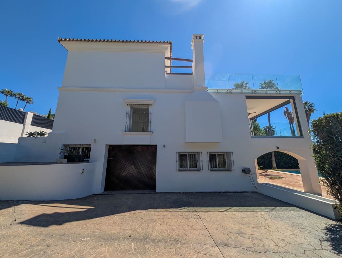 Chalet de 5 habitaciones en Nueva Andalucia en venta con piscina garaje - 3.490.000 € (Ref: 9306723)