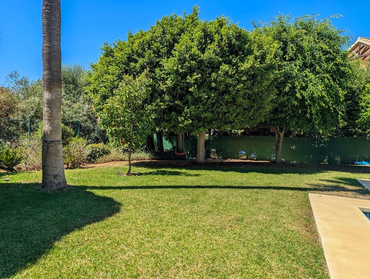 Chalet de 5 habitaciones en Nueva Andalucia en venta con piscina garaje - 3.490.000 € (Ref: 9306723)