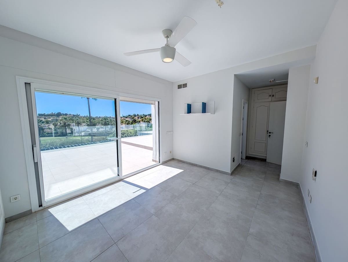 5 soverom Villa til salgs i Nueva Andalucia med svømmebasseng garasje - € 3 490 000 (Ref: 9306723)