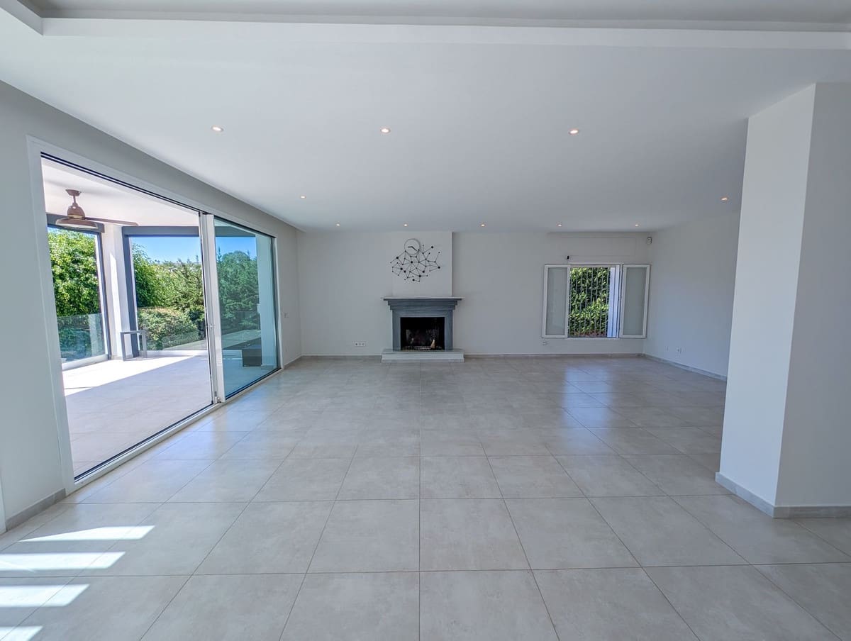 5 soverom Villa til salgs i Nueva Andalucia med svømmebasseng garasje - € 3 490 000 (Ref: 9306723)