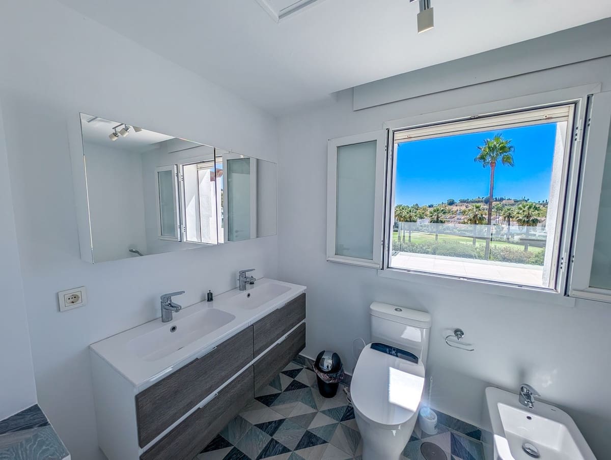 5 soverom Villa til salgs i Nueva Andalucia med svømmebasseng garasje - € 3 490 000 (Ref: 9306723)