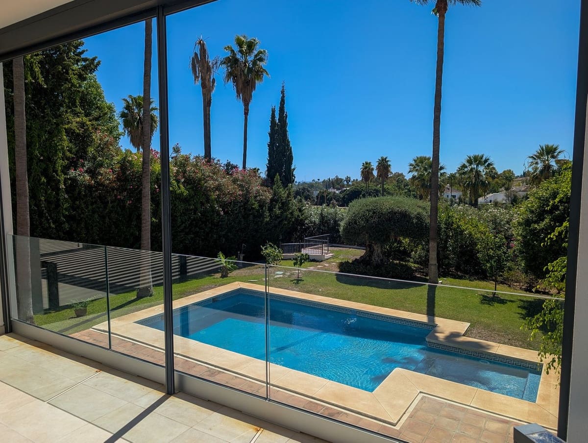 5 soverom Villa til salgs i Nueva Andalucia med svømmebasseng garasje - € 3 490 000 (Ref: 9306723)