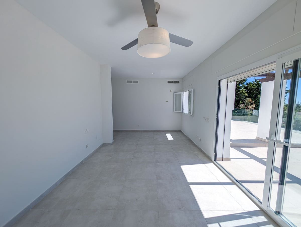 5 soverom Villa til salgs i Nueva Andalucia med svømmebasseng garasje - € 3 490 000 (Ref: 9306723)