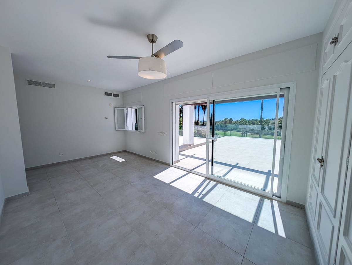 5 soverom Villa til salgs i Nueva Andalucia med svømmebasseng garasje - € 3 490 000 (Ref: 9306723)