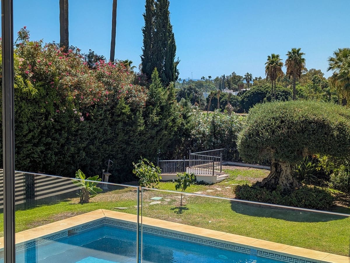 5 soverom Villa til salgs i Nueva Andalucia med svømmebasseng garasje - € 3 490 000 (Ref: 9306723)