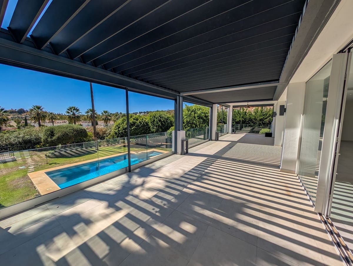 5 soverom Villa til salgs i Nueva Andalucia med svømmebasseng garasje - € 3 490 000 (Ref: 9306723)