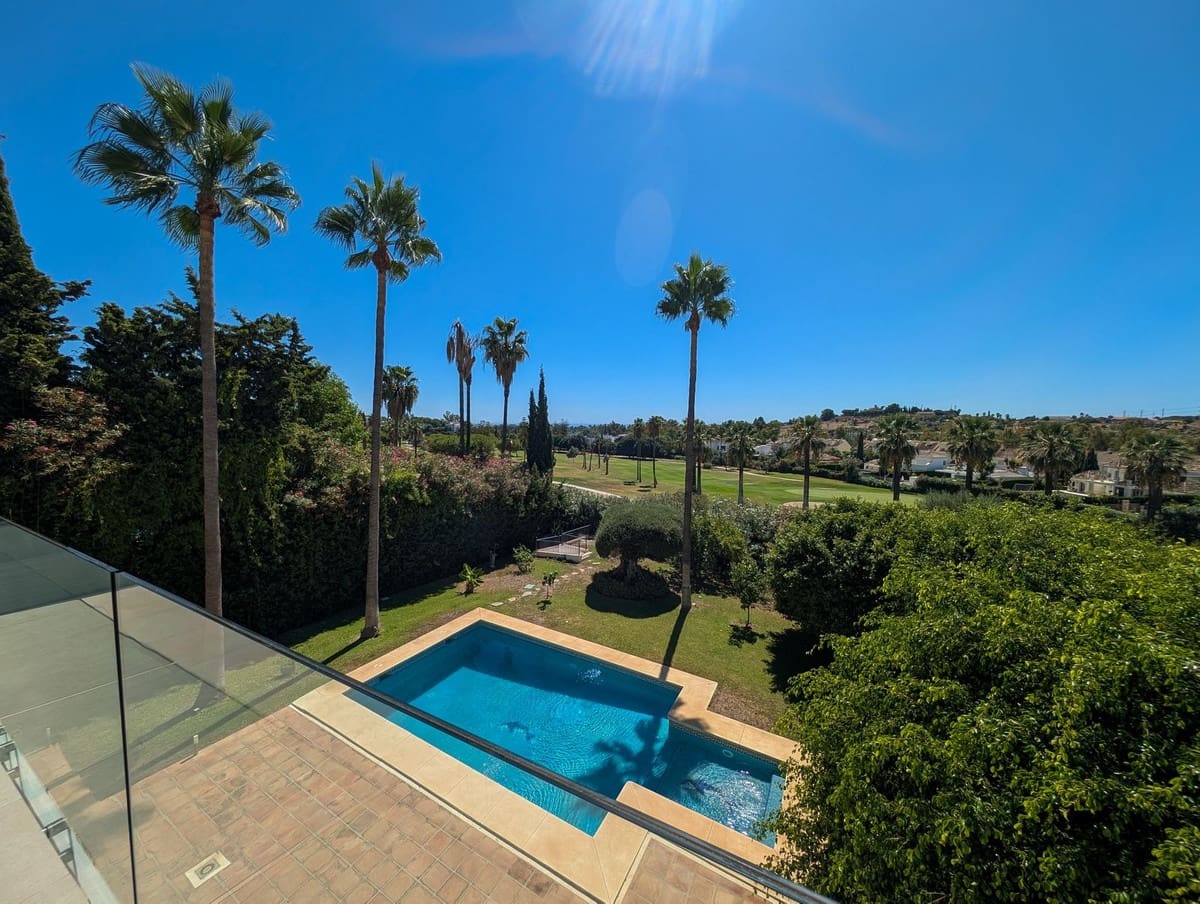 5 soverom Villa til salgs i Nueva Andalucia med svømmebasseng garasje - € 3 490 000 (Ref: 9306723)