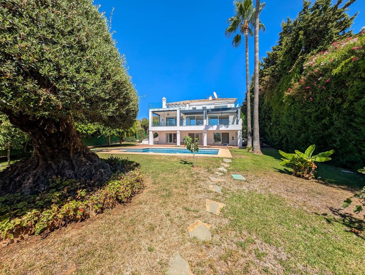 5 soverom Villa til salgs i Nueva Andalucia med svømmebasseng garasje - € 3 490 000 (Ref: 9306723)